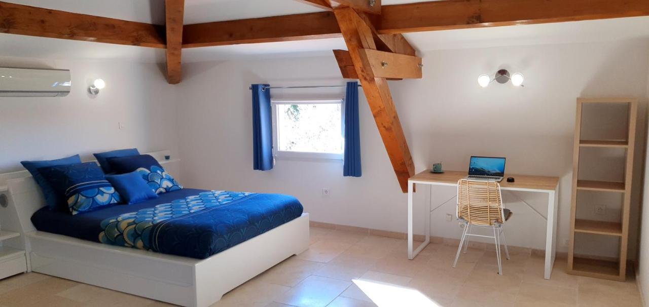 Maison calme et rénovée Oléa Provence, idéale pour passer des vacances dans le Sud Saint-Cannat Esterno foto