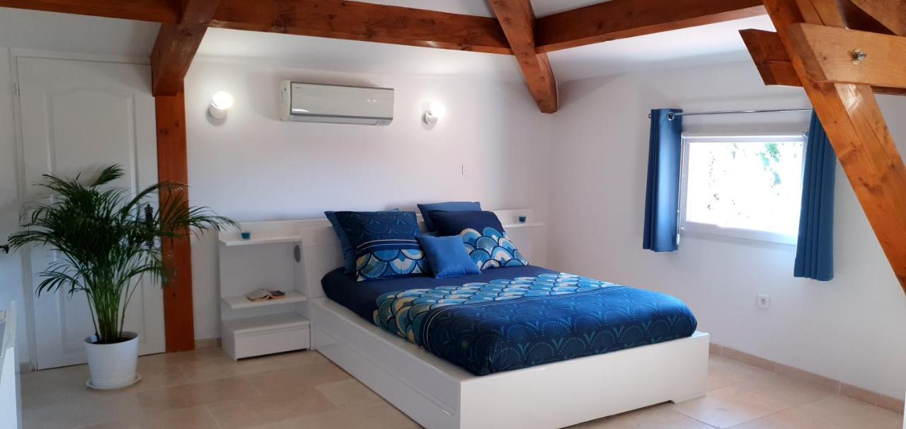 Maison calme et rénovée Oléa Provence, idéale pour passer des vacances dans le Sud Saint-Cannat Esterno foto